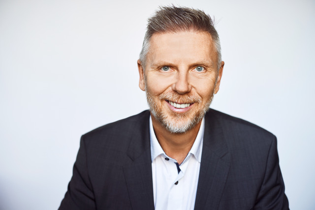 Portrait Sascha Harmuth mit Jacket 1